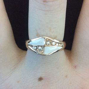 Beautiful white & gold ring with CZ’s